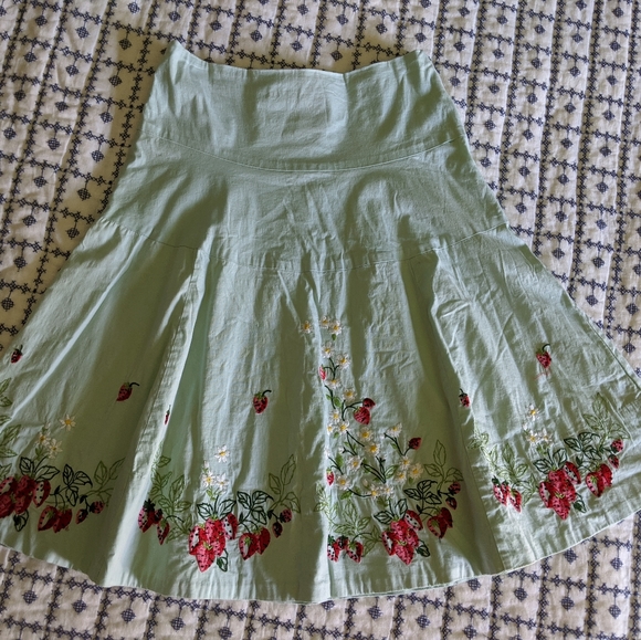 NWOT Embroidered Strawberry Skirt - Picture 3 of 4